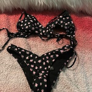 Brand new never worn Victoria’s Secret bikini size small